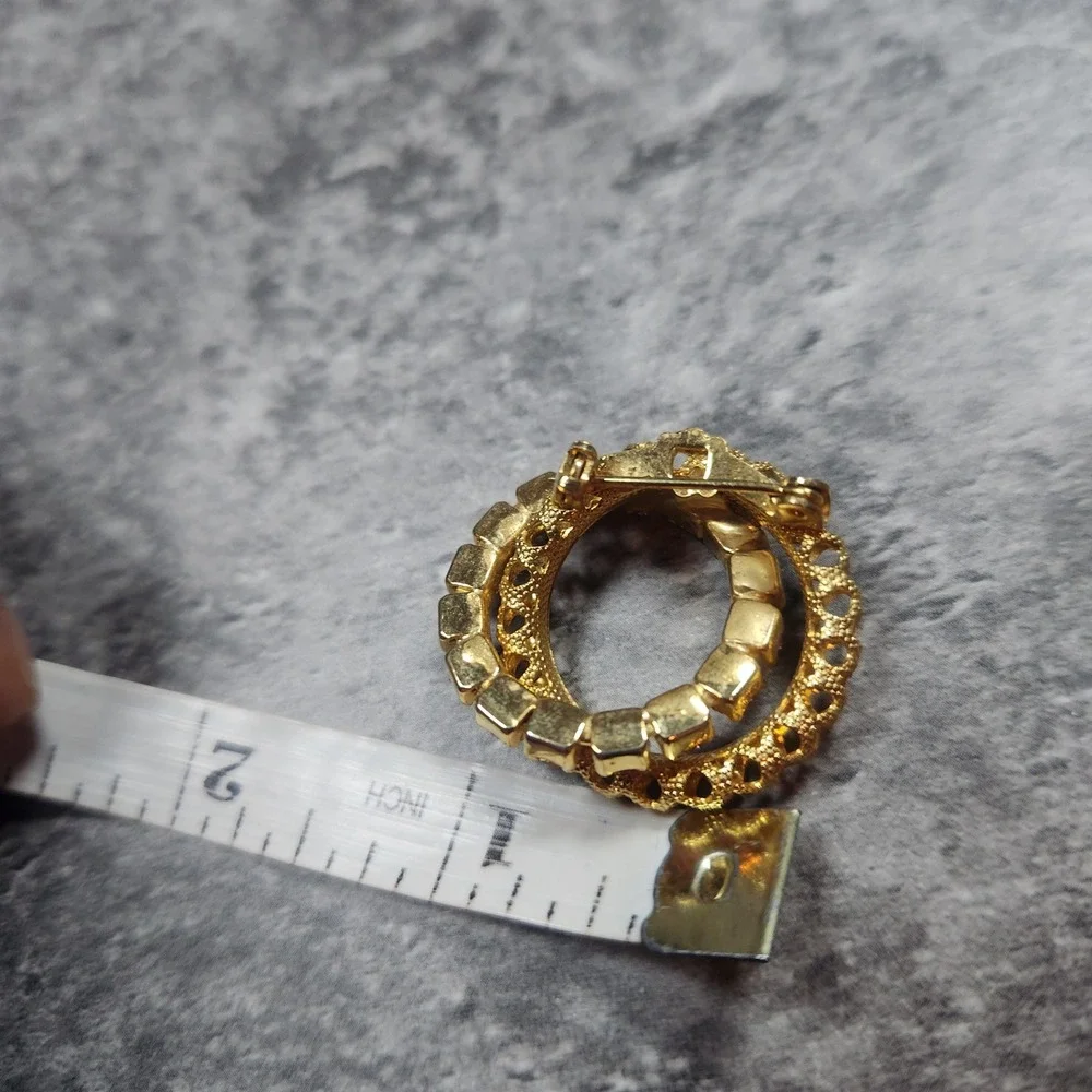 Vintage Gold Tone Pink Rhinestone Wreath Brooch Filigree Circle Pin